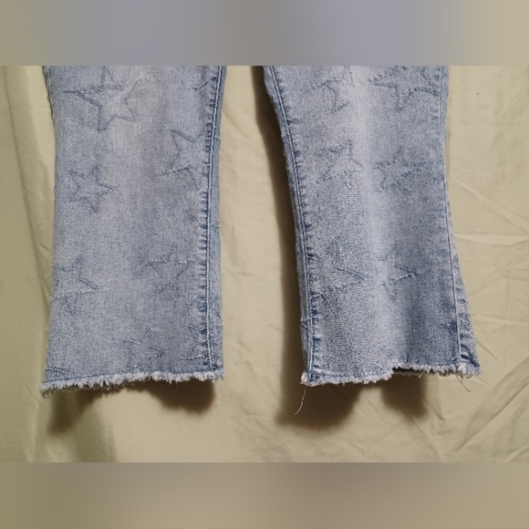 A DG2 By Diane Gilman Light Blue Star Patterned Women Crop Capri Jeans - Picture 3 of 8